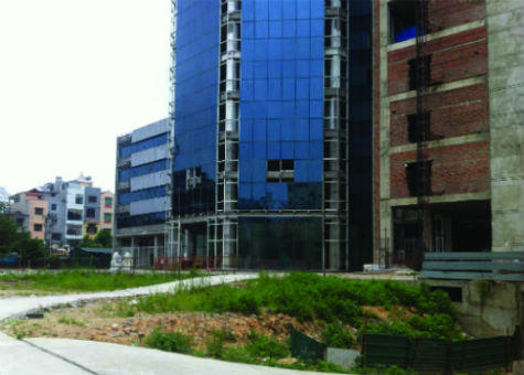 Lình xình việc cho Bệnh viện quốc tế Hoa Kỳ thuê thêm đất